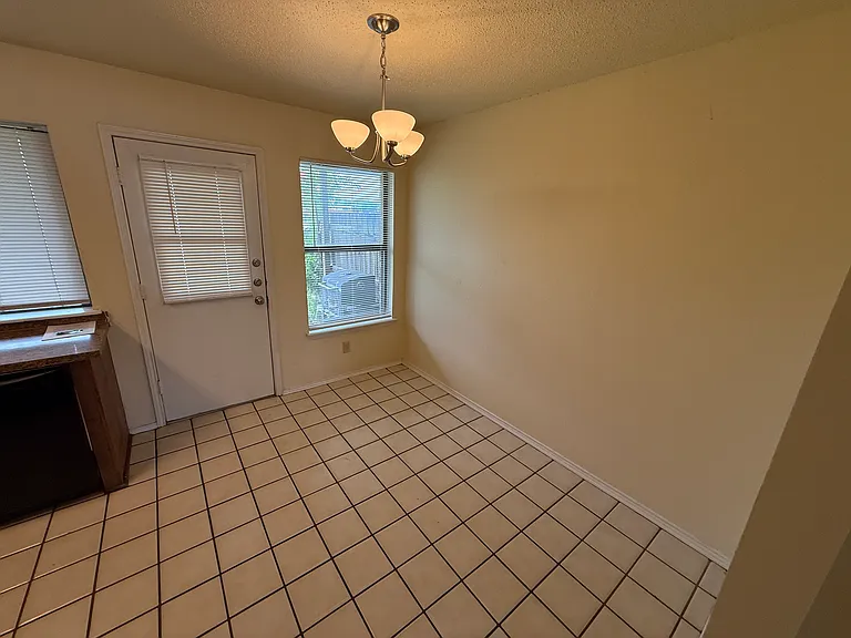 730 Bluebonnet Dr #B — Photo 9
