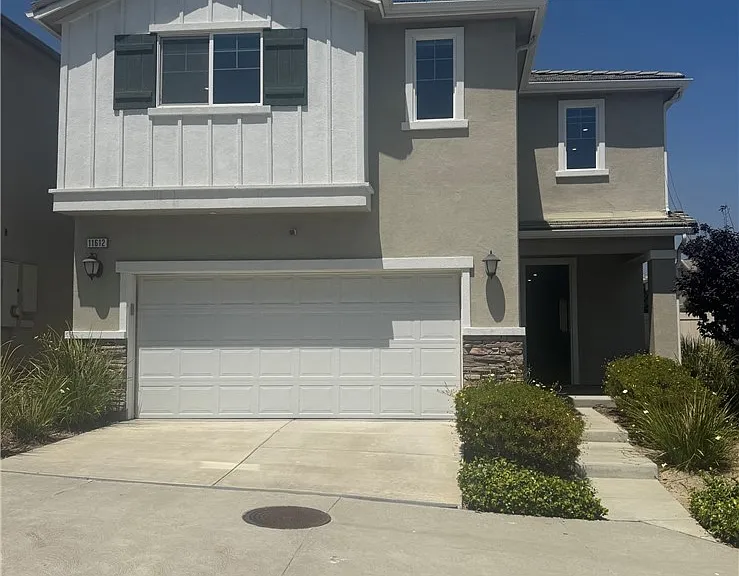 11612 N Amsterdam Ln — Photo 1