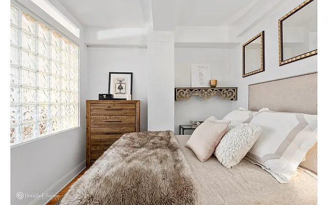 Rented by Douglas Elliman | media 23