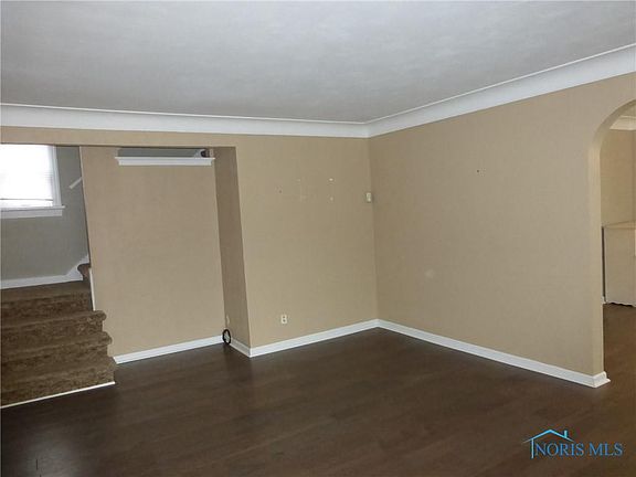 4th image of 2711 Letchworth Pkwy