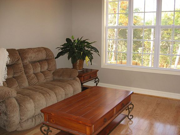 Keeping room off of kitchen has vaulted ceiling and overlooks back yard