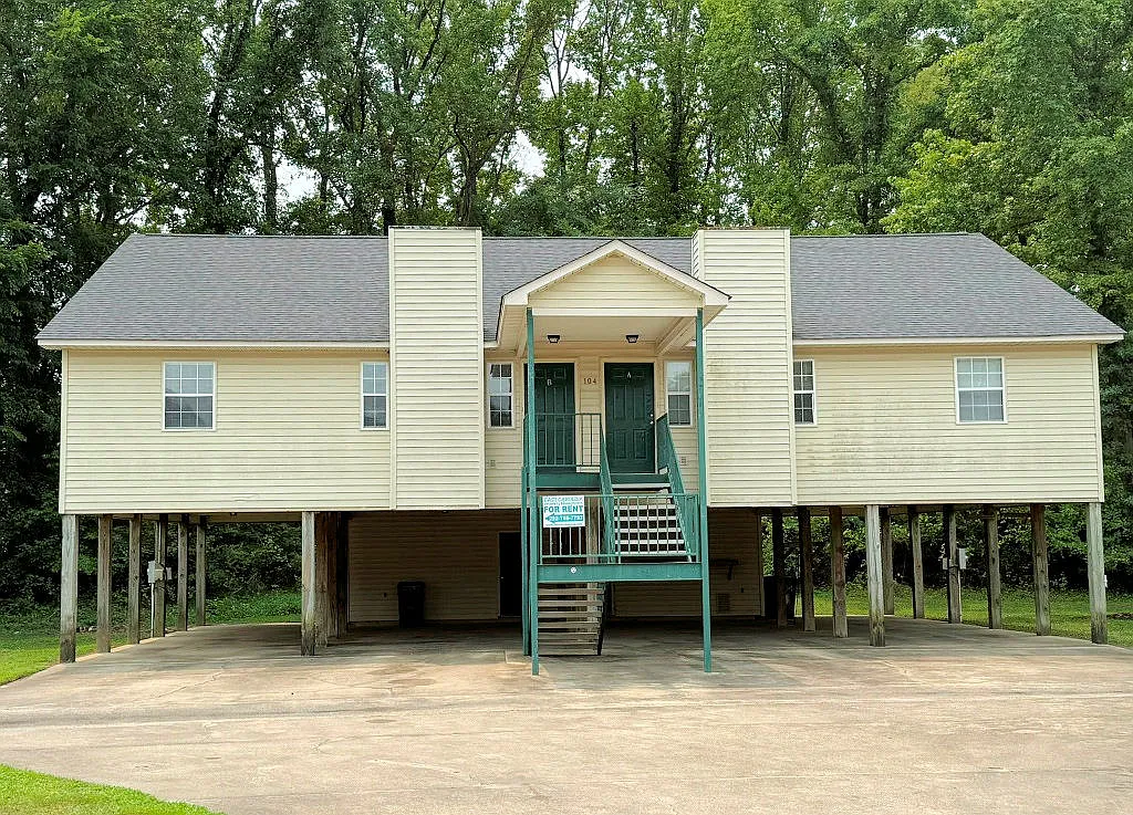 3 bed, 1200 sqft, $1,500 — Photo 1
