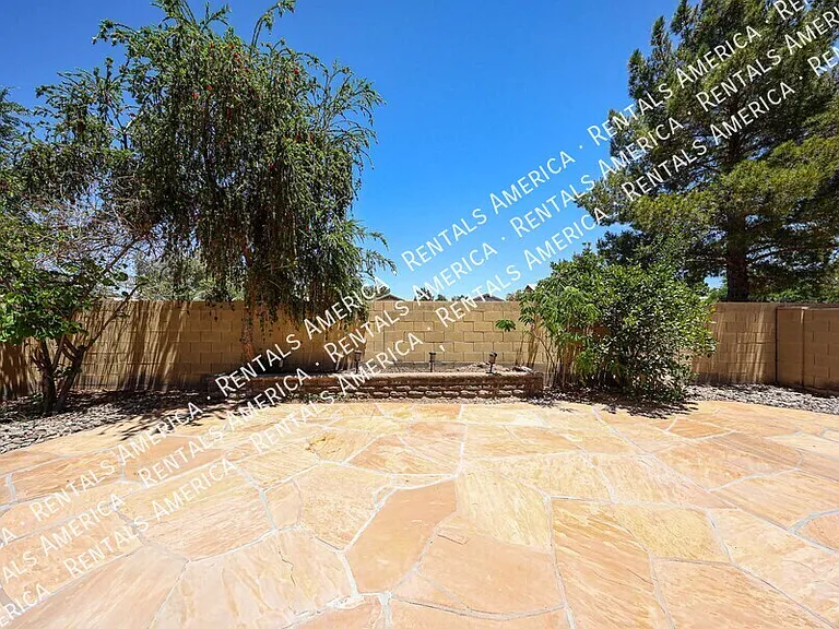 1081 N Mason Dr — Photo 44