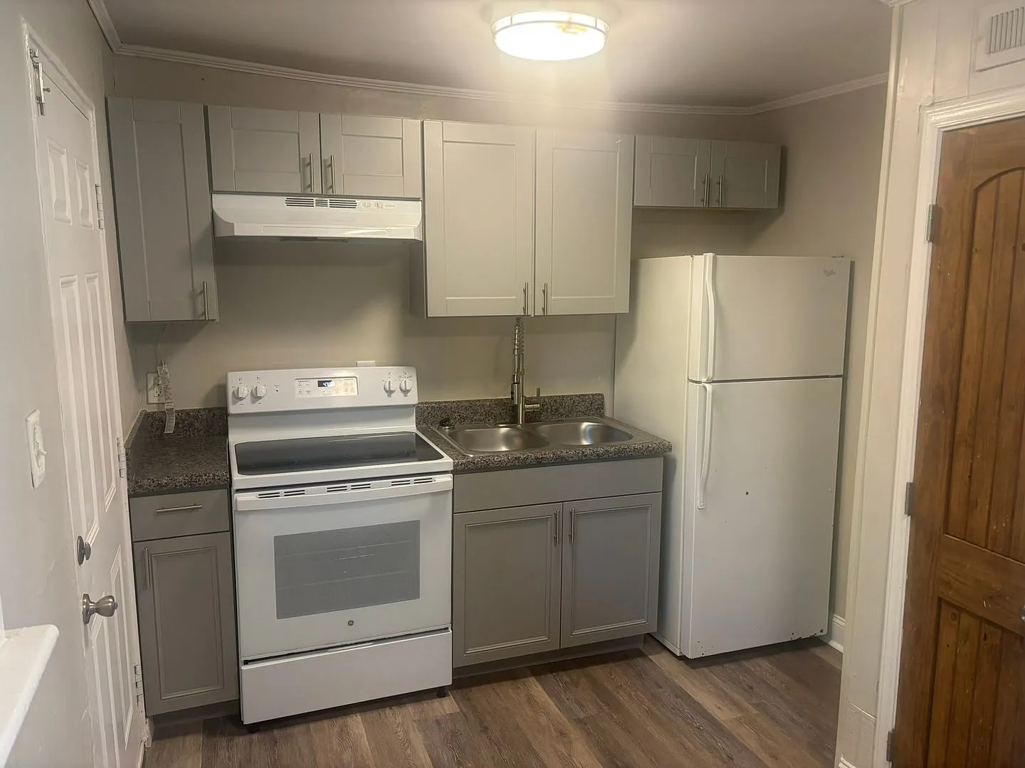 2 Bedroom 1 Bath End Unit Townhome in Charlotte — Photo 4