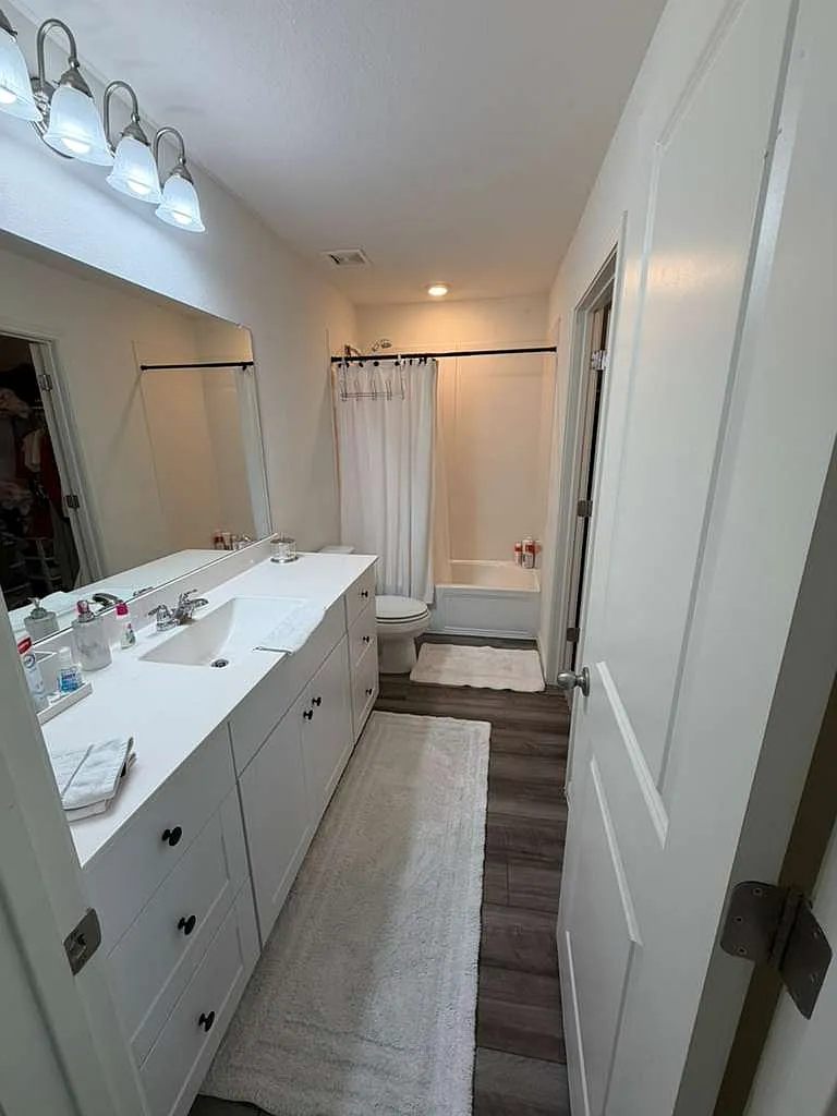 3 bed, 2.5 bath, 1656 sqft, $1,975 — Photo 2