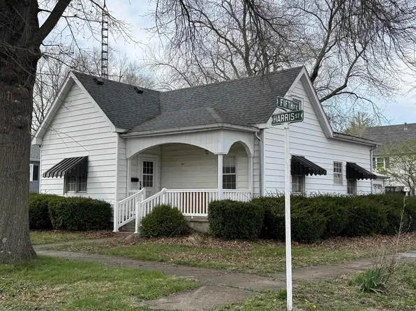 221 E Harris St, Petersburg, IL 62675