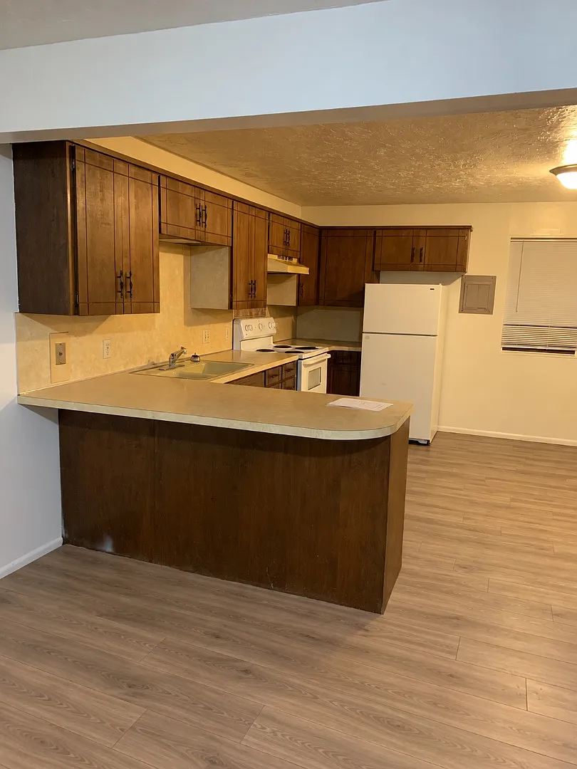 320 S State Street - Apt 5 — Photo 3