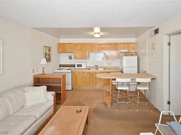 3720 Royal Crest St APT 21, Las Vegas, NV 89119