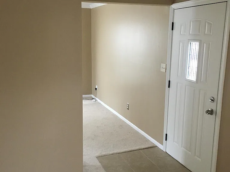 2465 Indianola Ave — Photo 7