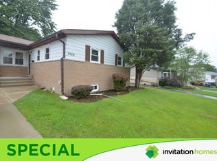 9124 Sycamore Dr, Hickory Hills, IL