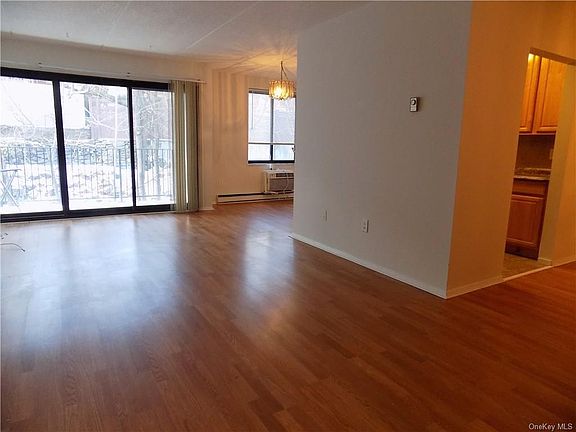 4th image of 130 Colonial Pkwy APT 4C