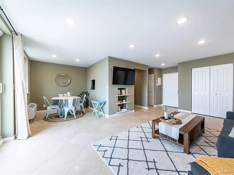2 Richmond Rd #6N — Photo 3