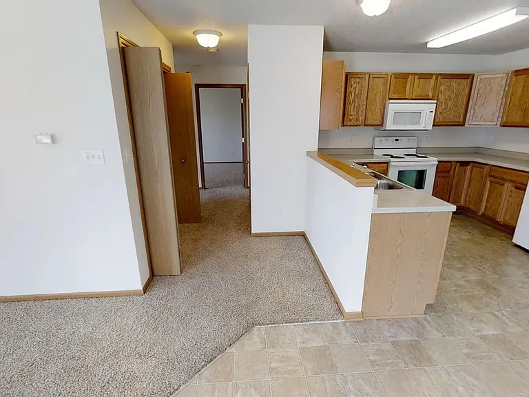 4215 Maricopa Dr — Photo 2