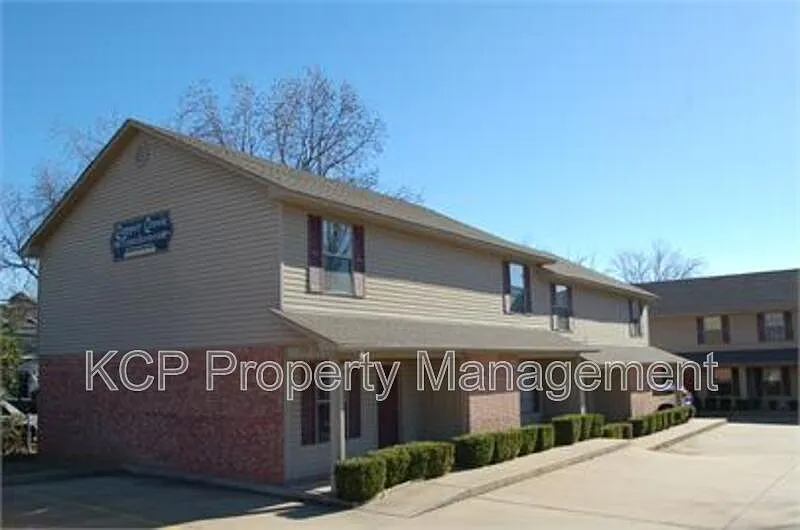 2 bed, 1.5 bath, 1044 sqft, $800 — Photo 1