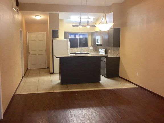 4th image of 800 E Dallas Ave