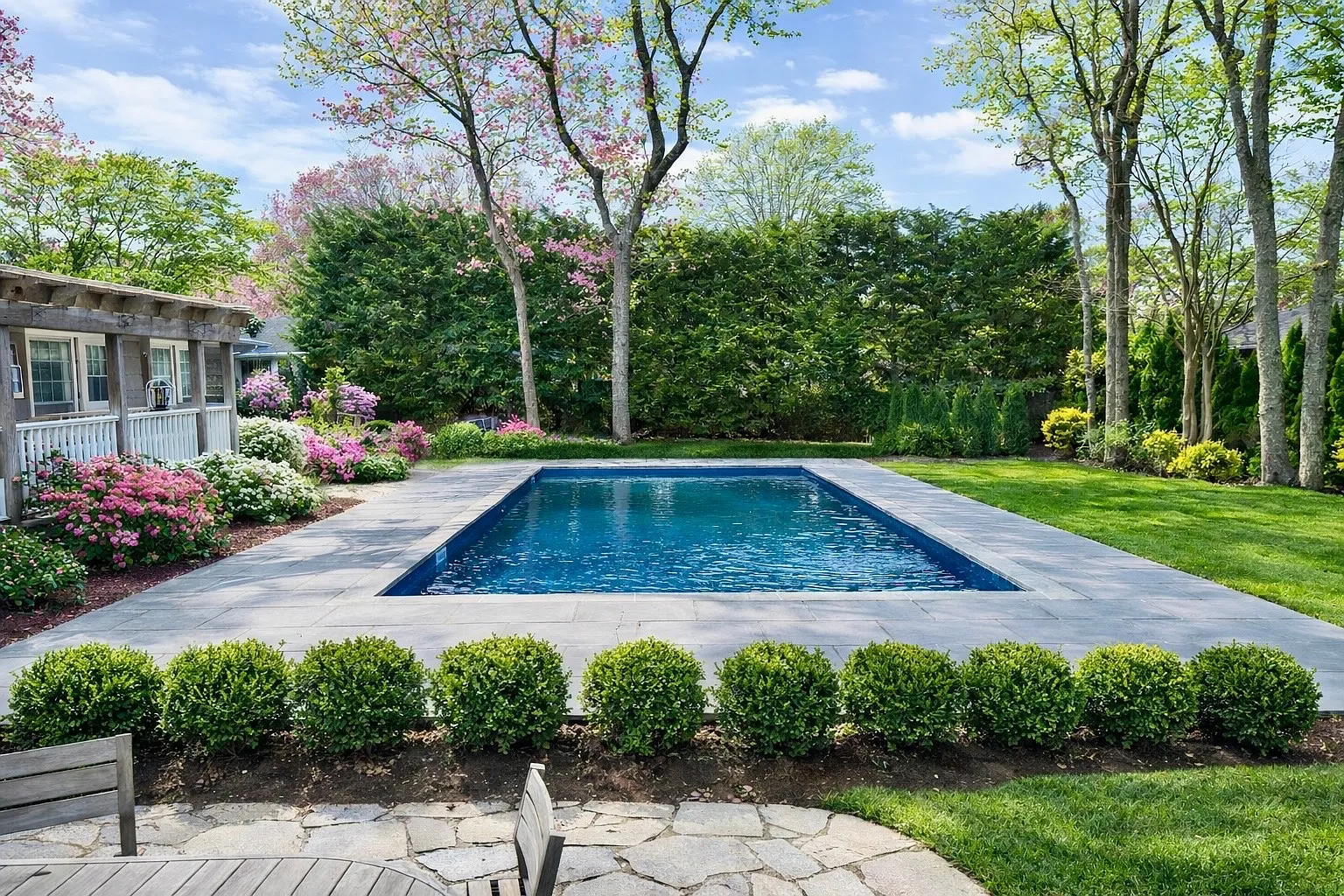Hampton Bays, 3 bd 3.5 bth w Pool Near Ocean 6k month Year Round — Photo 2