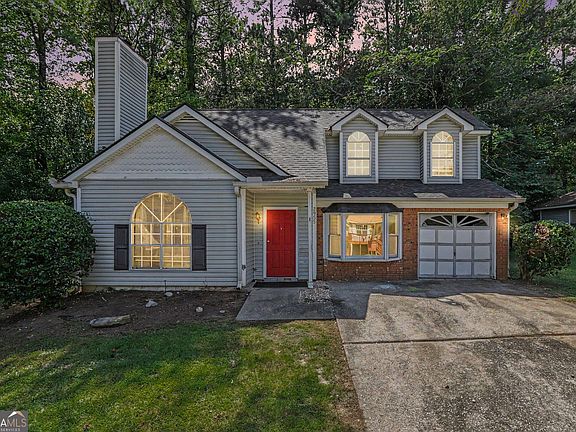2nd image of 2955 Sugarcreek Ln SE