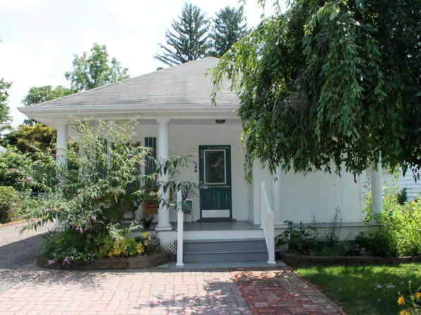 27 Lafayette Ave, Titusville, NJ 08560