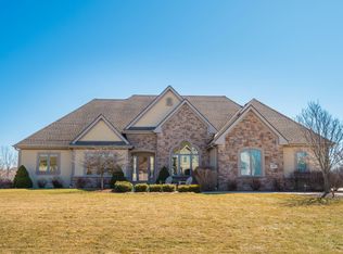 13135 W Longleaf Dr, New Berlin, WI 53151