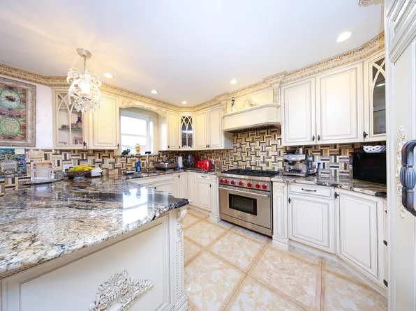 2568 East 2nd Street image 7 of 41