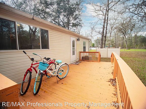 3rd image of 227 NW Dudley Loop #326