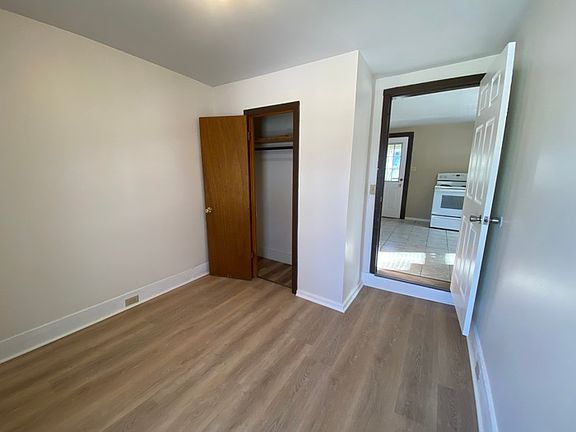 3rd image of 723 Alexandria St #723