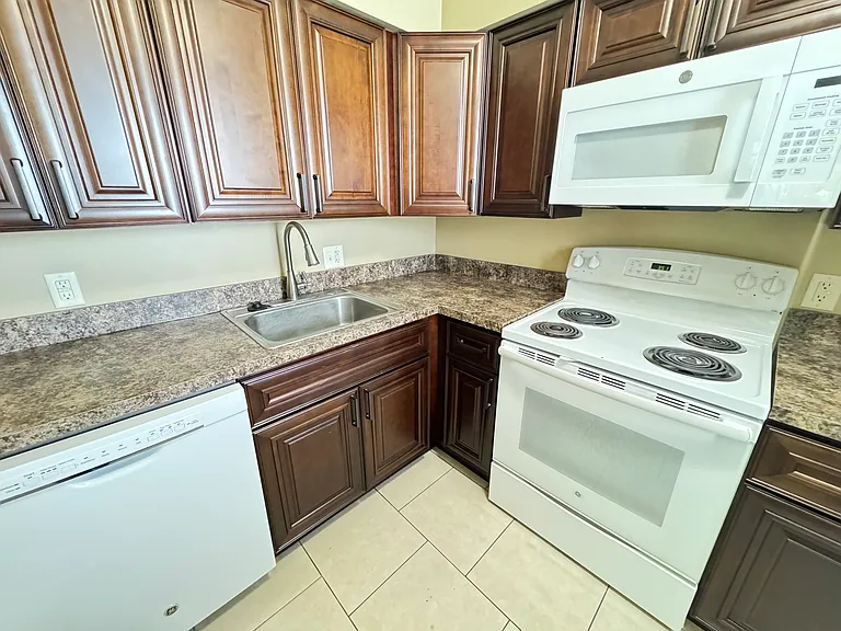 1930 Washington St #5 — Photo 1