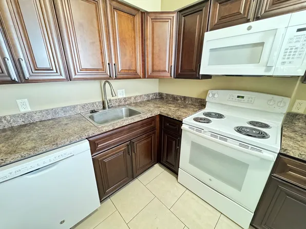 1930 Washington St #5, Lincoln, NE 68502