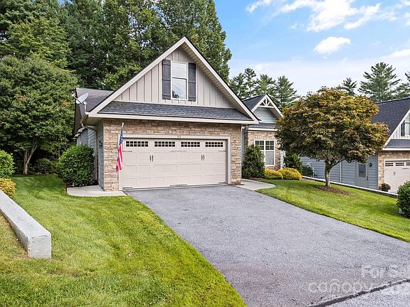 3rd image of 32 Walden Pond Dr