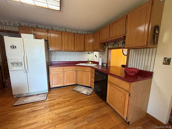 4th image of 4 Chaucer Road