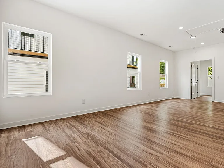 711 Gerard St #C — Photo 2
