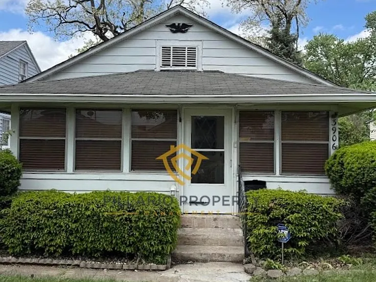 3906 Hoyt Ave — Photo 1