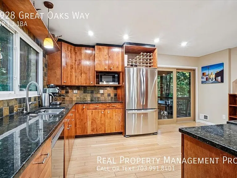 9928 Great Oaks Way — Photo 17