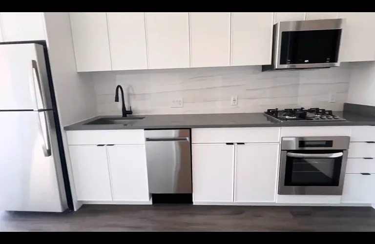 1128 W Van Buren St — Photo 1