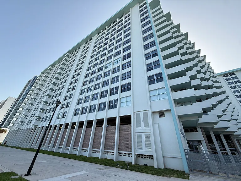 2899 Collins Ave #1022 — Photo 33