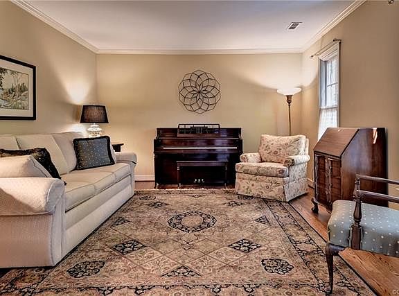 3rd image of 10616 Cliffmore Dr