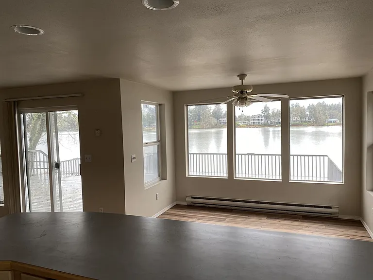 677 Lake Island Ave SE — Photo 4
