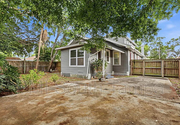 203 W Emma St — Photo 24