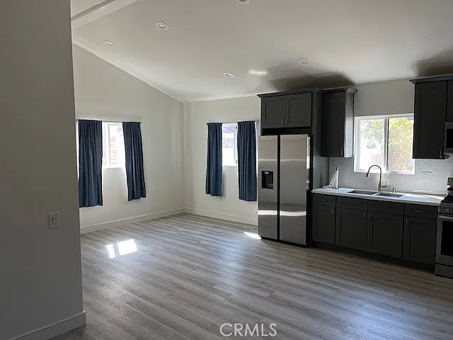 Building Photo - 701 Oakdale Ave #1