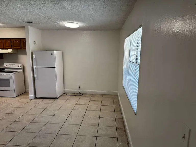 978 SW 10th Dr — Photo 72