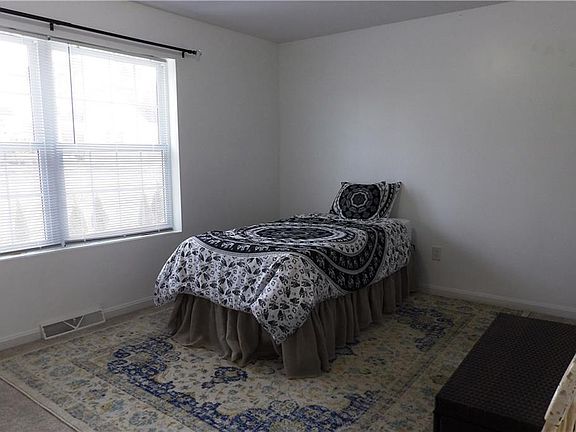 2nd image of 797 Oak St