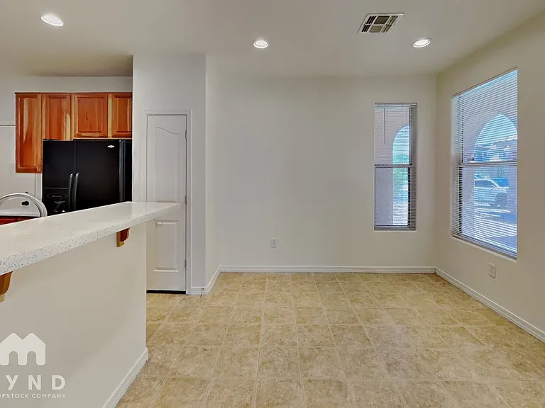 7056 S Greeneyes Ln — Photo 4