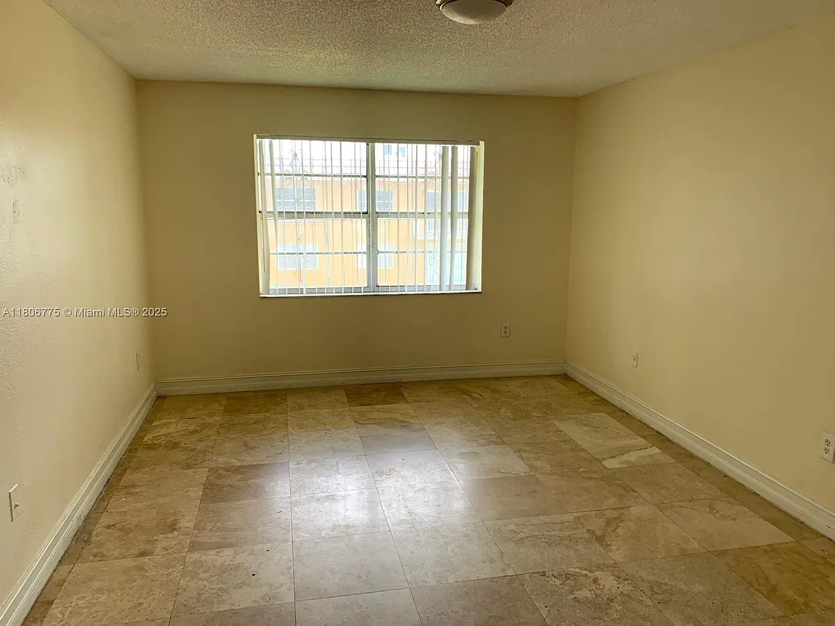 Building Photo - 505 NW 177th St #211
