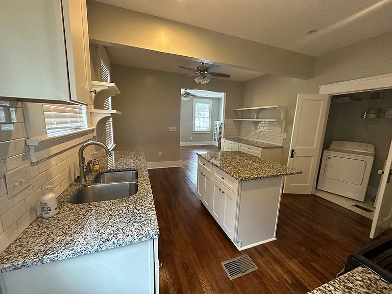 2121 Winona Ave #335 — Photo 6