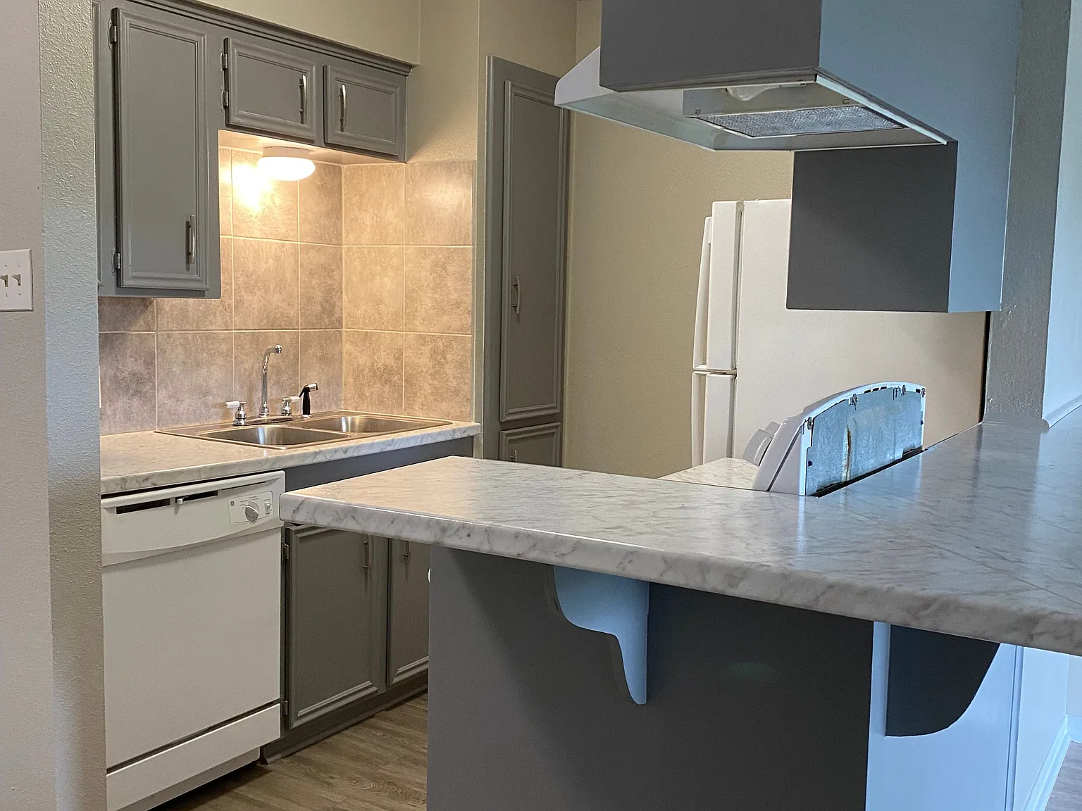 2 bed, 1.0 bath, 795 sqft, $1,275 — Photo 4