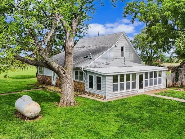 15496 SE Norton Rd, Kincaid, KS 66039