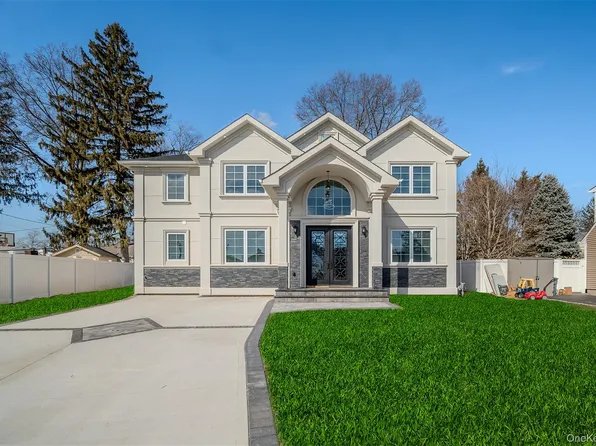 68 Spruce Street, Hicksville, NY 11801