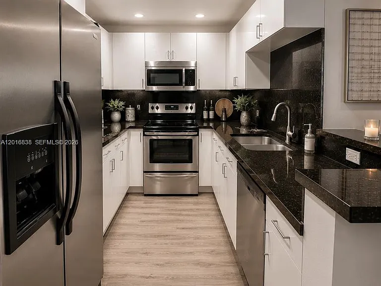 185 SE 14th Ter #1607 — Photo 8