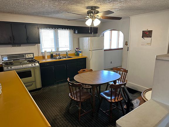 3rd image of 106 Chestnut St
