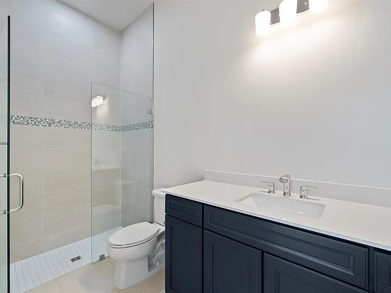 818 SE Courances Dr — Photo 8
